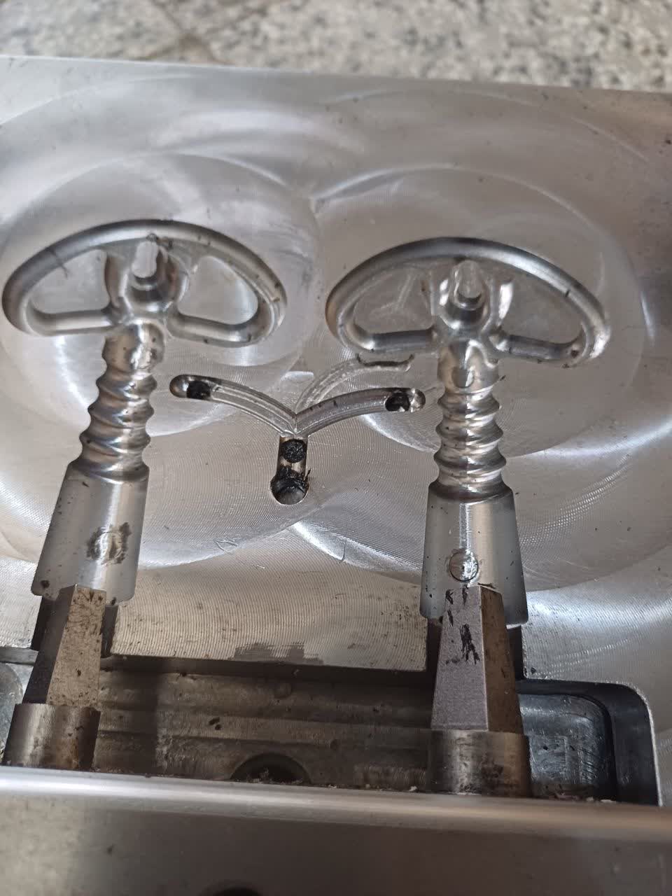 بخش‌های اصلی قالب