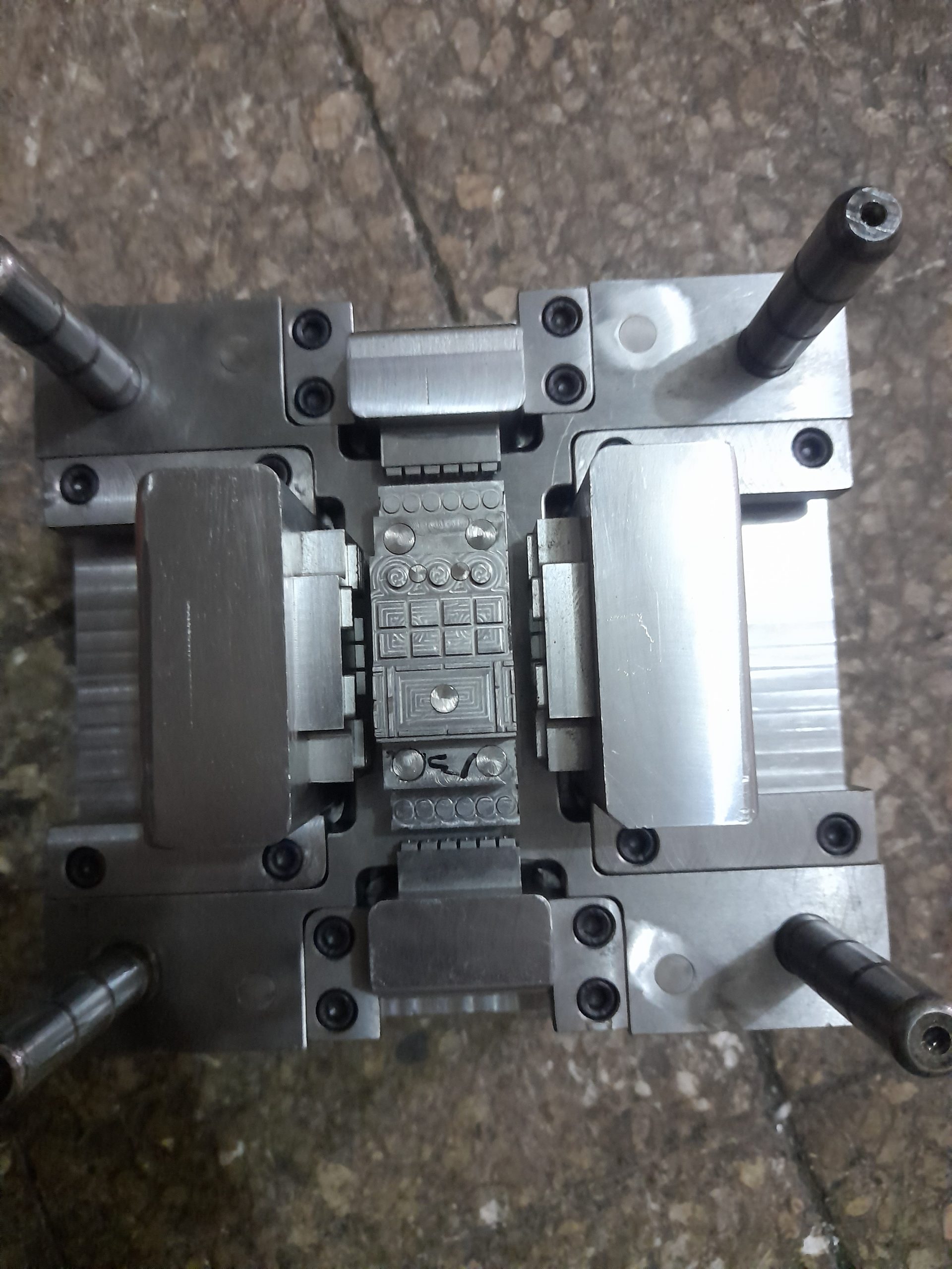 انواع قالب‌های تزریق پلاستیک: