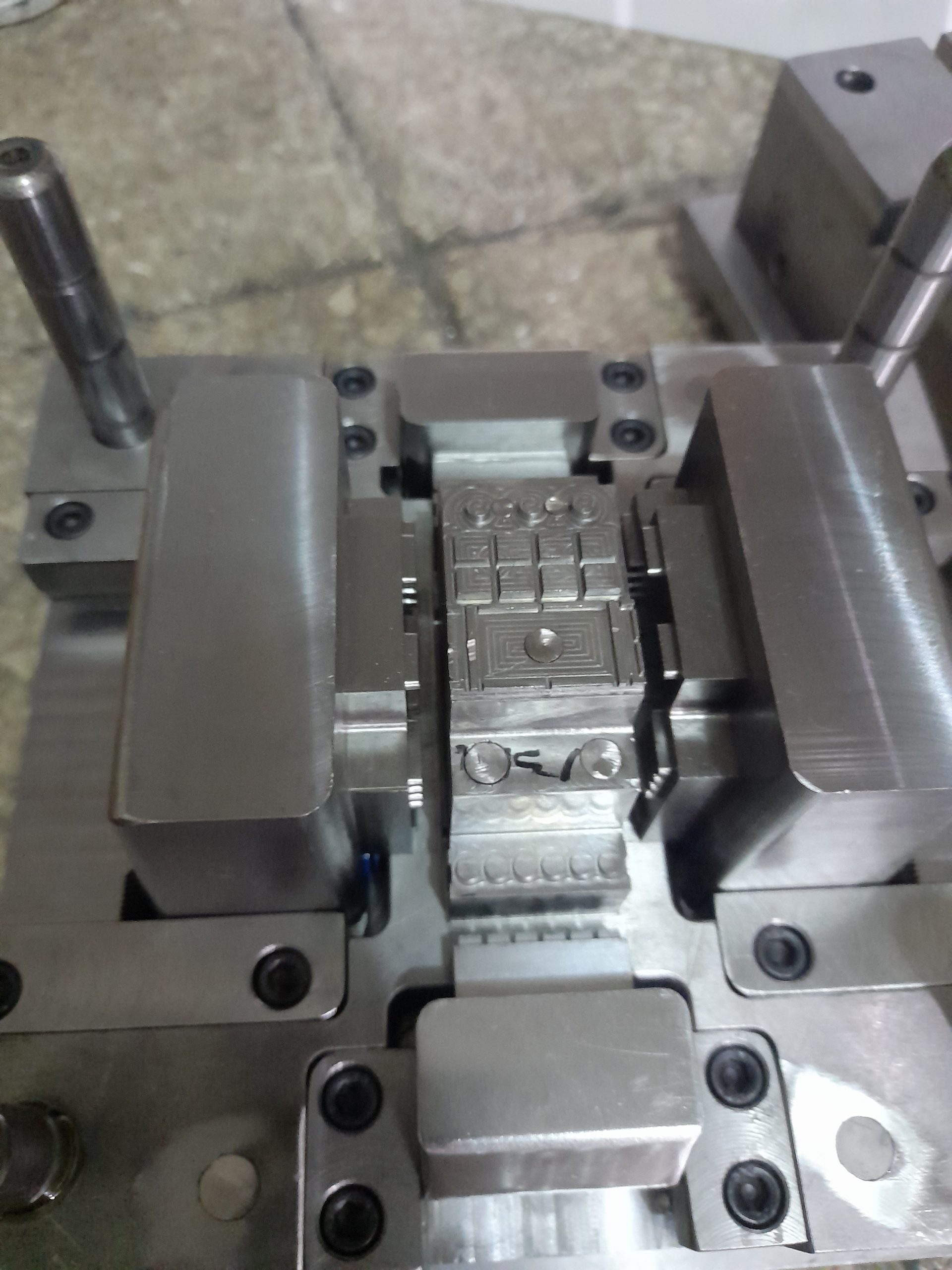 انواع قالب‌های تزریق پلاستیک: